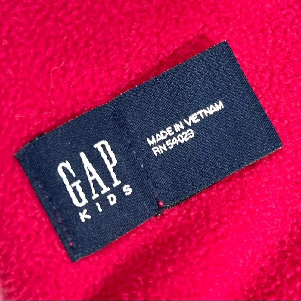 GAP KIDS Girls Valentine Hearts Fleece Winter Scarf Valentine’s‎ Day Embroidered